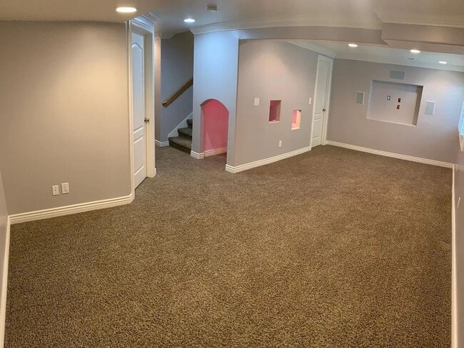 Building Photo - 734 S Clearwater Falls Dr