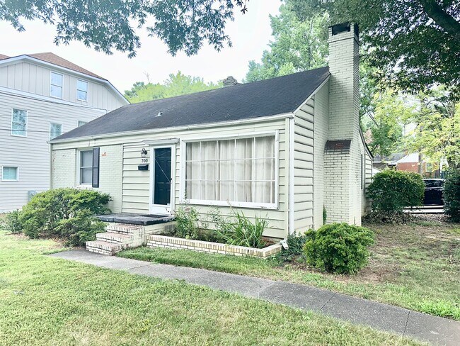 Foto del edificio - Cute as can be Bungalow