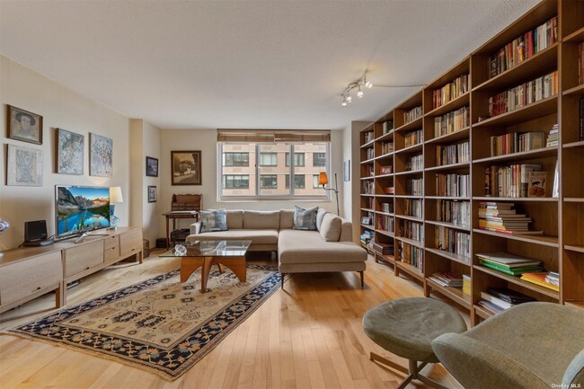 Building Photo - 345 E 93rd St