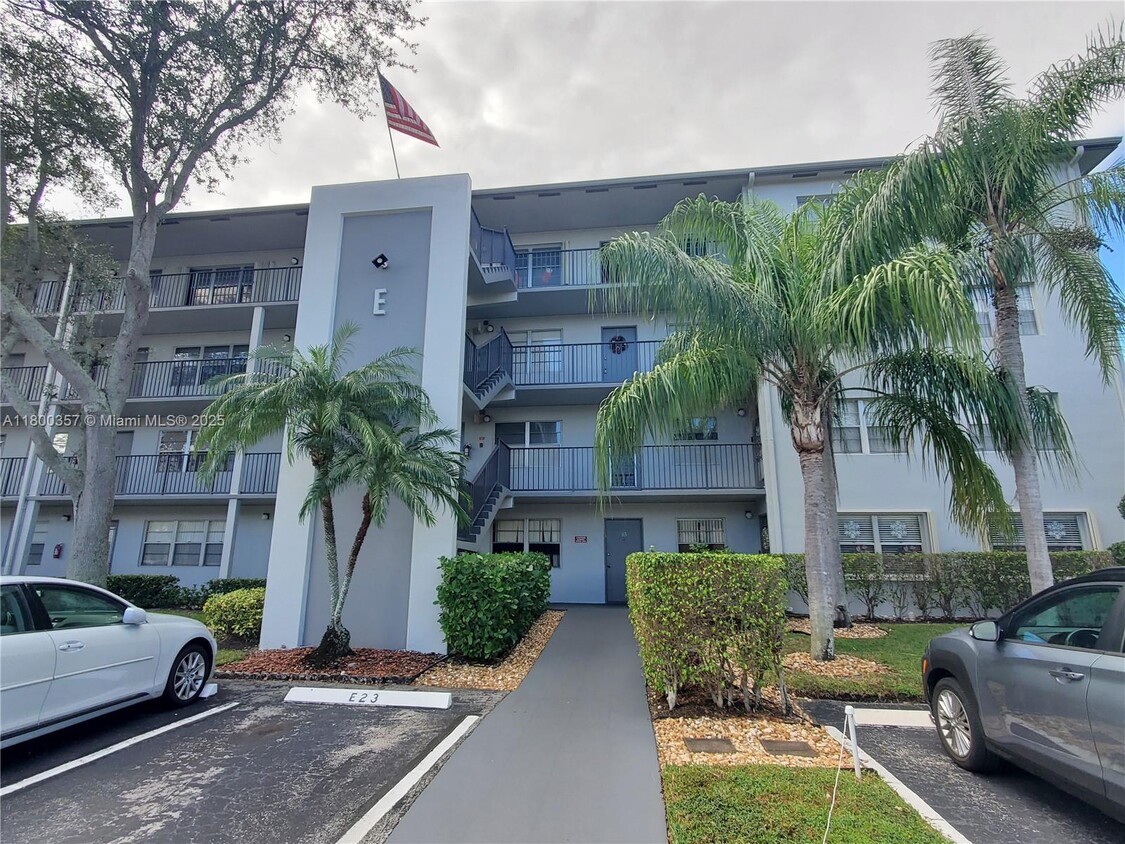 Primary Photo - 300 SW 134th Way