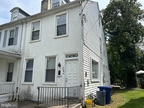 Building Photo - 208 Garden St
