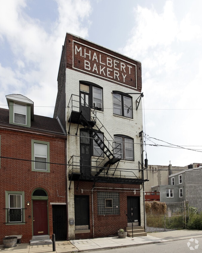 Building Photo - 707 N American St