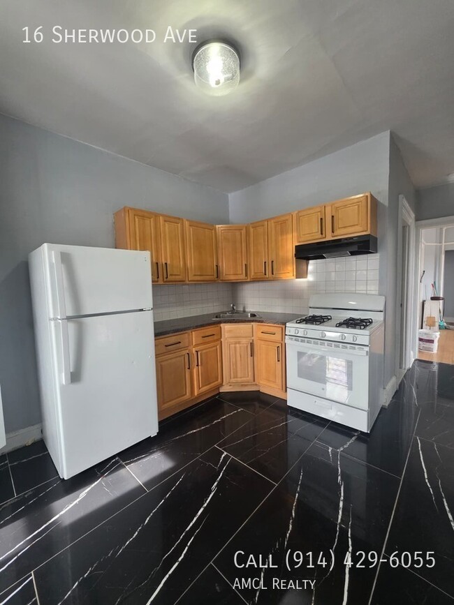 Foto del edificio - 16 Sherwood Ave