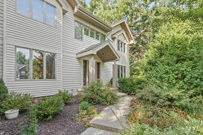 Building Photo - 7126 New Washburn Way