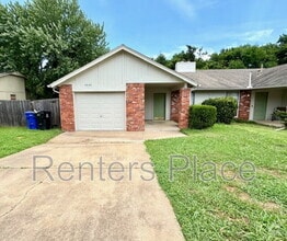 Building Photo - 4809 S Gum Ave