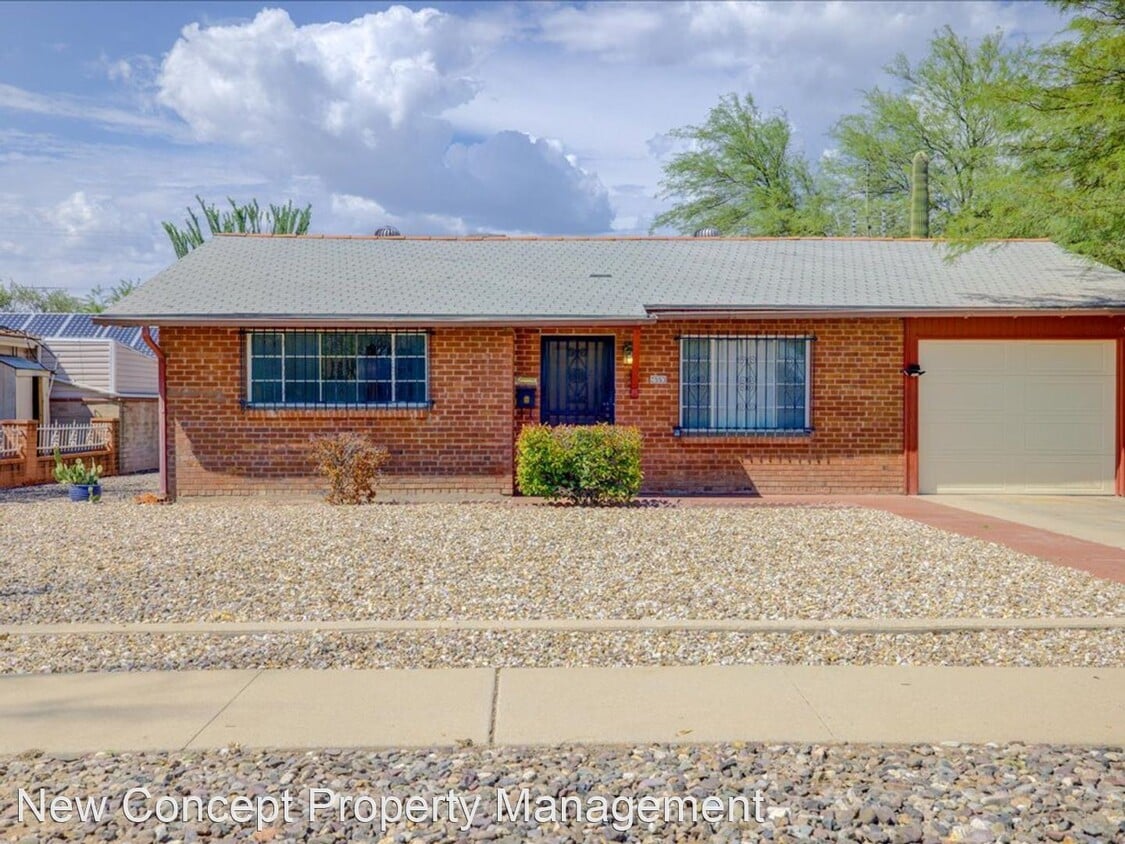 Primary Photo - 3 br, 1 bath House - 2553 E Beverly Dr.