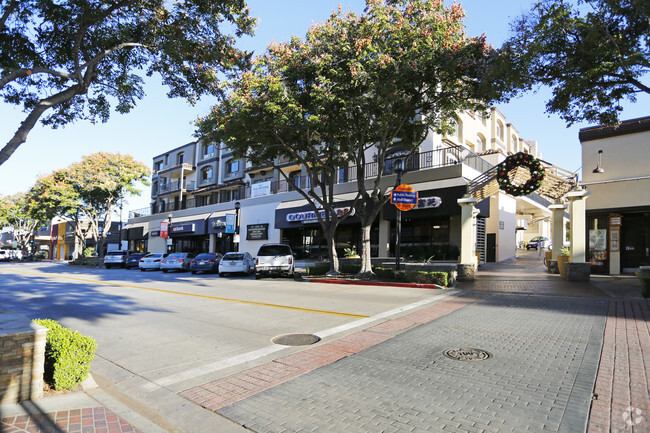 Burbank Center Apartments