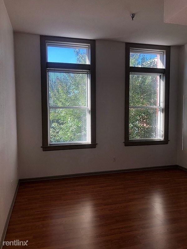 Building Photo - 1111 W 39th St