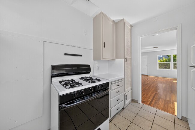 Building Photo - 3628 Highland Ave