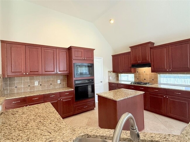 Building Photo - 2424 Arbor Dr