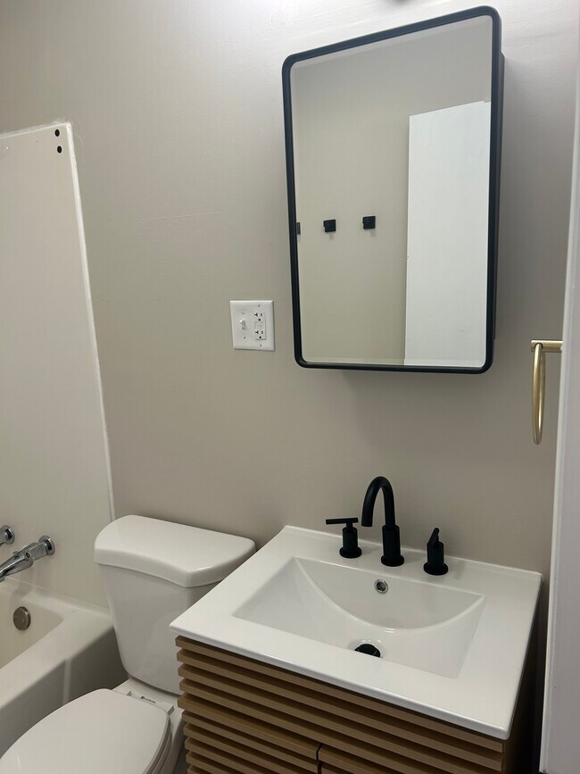 Foto del edificio - 1034 Bluff Ave