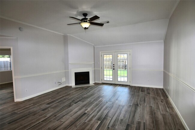Foto del edificio - 7311 Harpers Dr