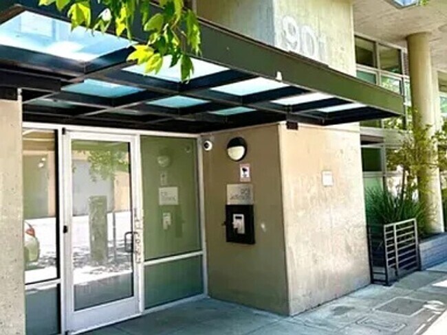 Building Photo - Large Contemporary 2br 2bath Downtown Oakl...