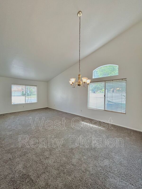 Foto del edificio - 25199 Calle De Tres Amigos