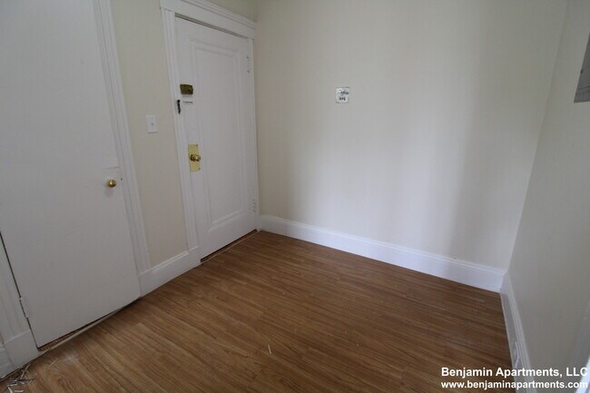 Building Photo - 450 Boylston St