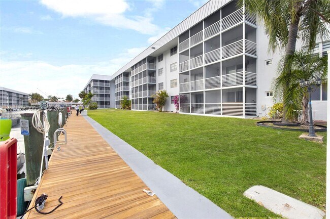 Building Photo - 3600 NE 170th St