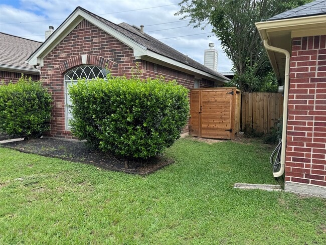 Foto del edificio - 21111 Woodland Green Dr