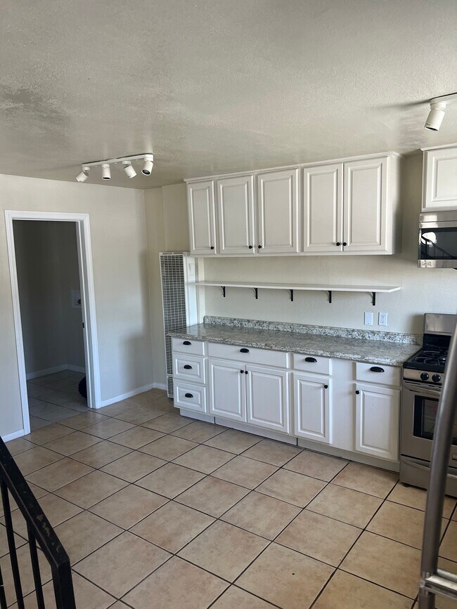 Kitchen - 4832 W 116th St