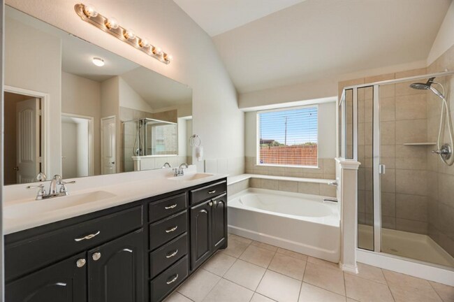 Foto del edificio - 2133 Blakely Ct