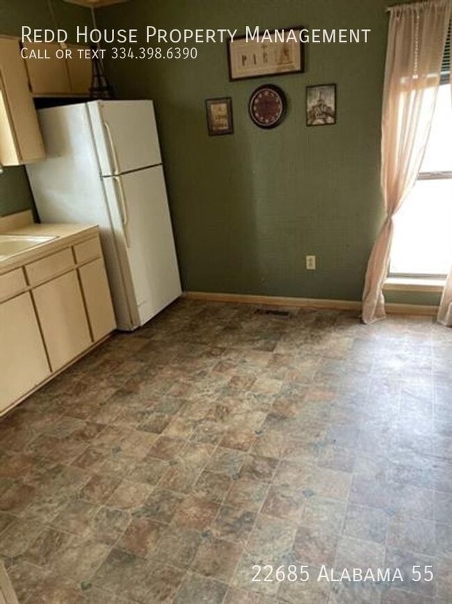 Building Photo - Cute two-bedroom cottage!