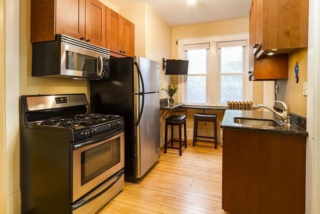 Building Photo - 2625 Pillsbury Ave S