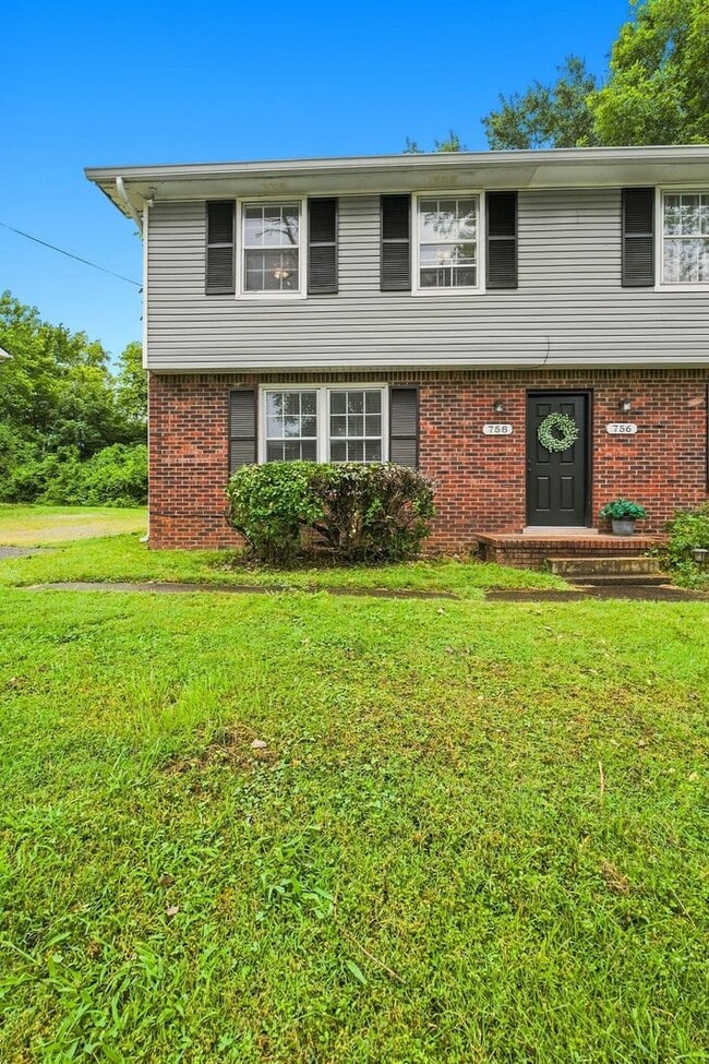 Building Photo - Charming 2-Story Bellevue Townhome in Nashville