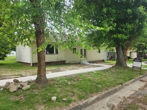 Building Photo - 345 S Main St