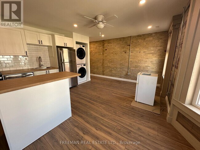 Building Photo - 1029 Gerrard St E