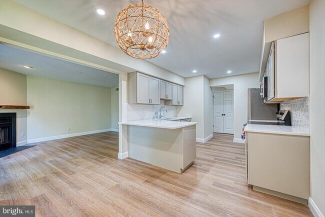Foto del edificio - 104 Meadow Ct