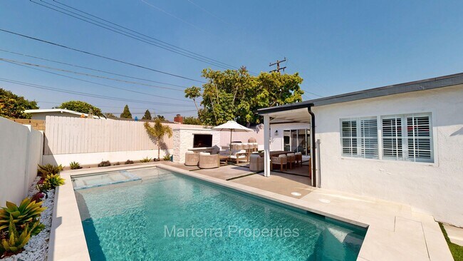 Foto del edificio - Beautiful Home with Pool!