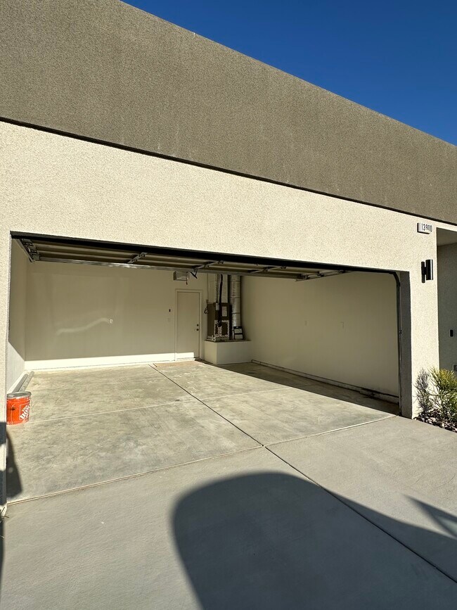 Building Photo - 13900 West Dr