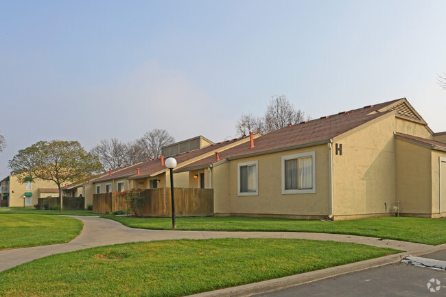 Building Photo - View Road Apartments