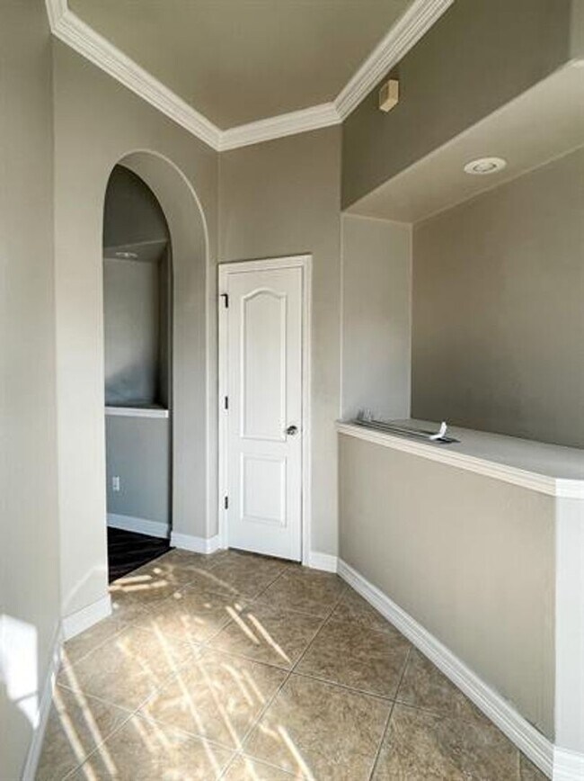 Foto del edificio - Come check out this centrally located, new...