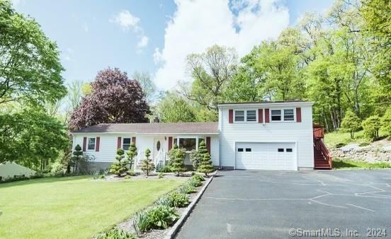 Primary Photo - 51 Plumtree Ln