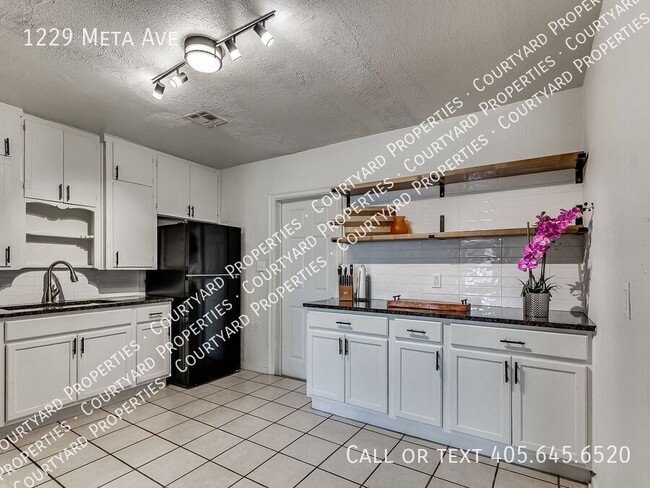Foto del edificio - 1229 Meta Ave