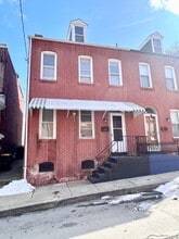 Building Photo - 632 Poplar St