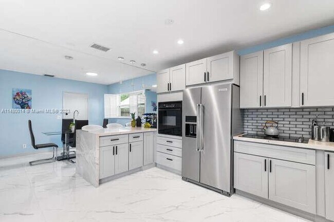 Foto del edificio - 2030 SW 23rd Ave