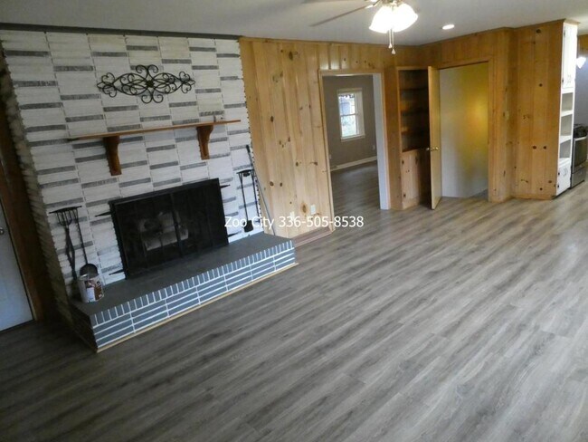 Foto del edificio - 723 Spencer Ave
