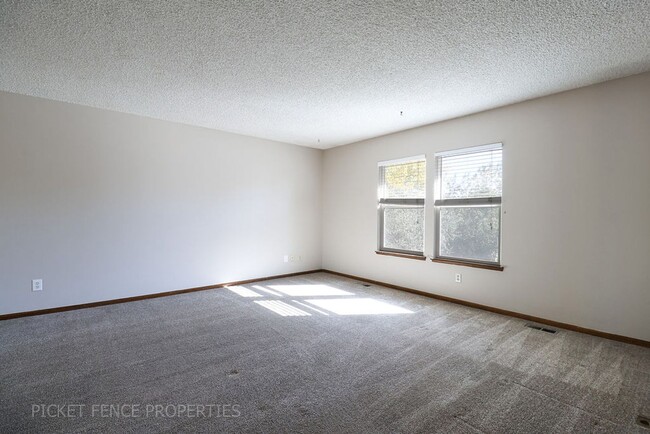 Building Photo - Beautiful 2 Story Home in Loveland