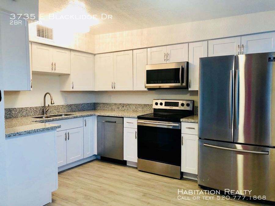 Primary Photo - 3735 E Blacklidge Dr