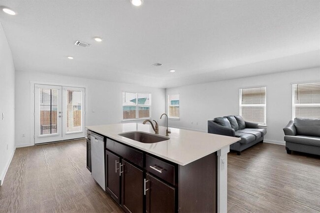 Building Photo - 322 Pedernales Ln