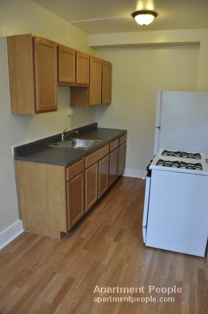Building Photo - Edgewater Studio with Large Walk-in Closet!!
