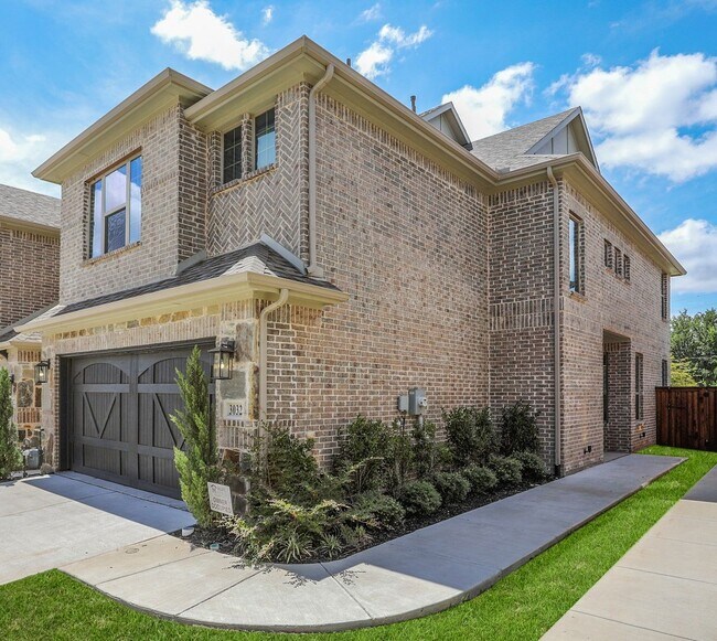 Building Photo - Beautiful Townhome in Plano ISD