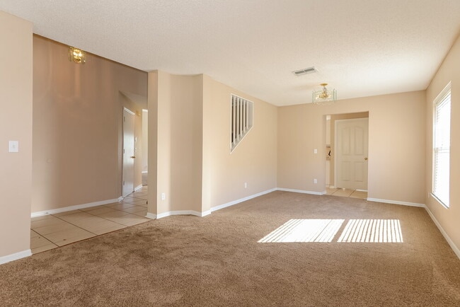 Building Photo - 1721 Scotch Pine Dr