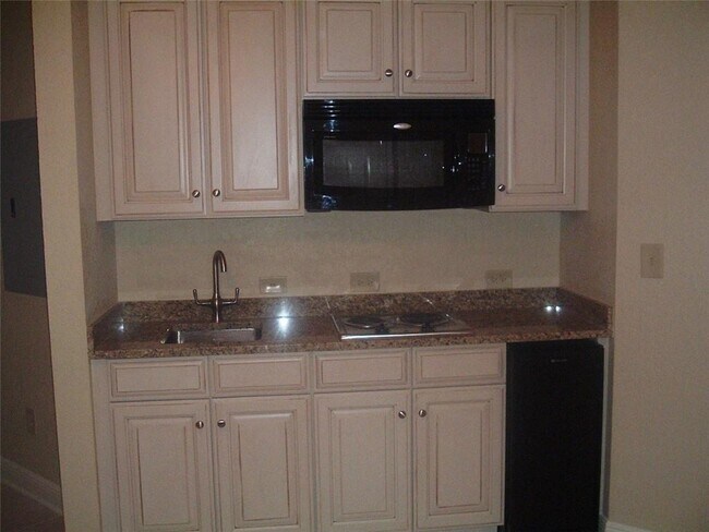 Building Photo - 150 Salt Air Dr
