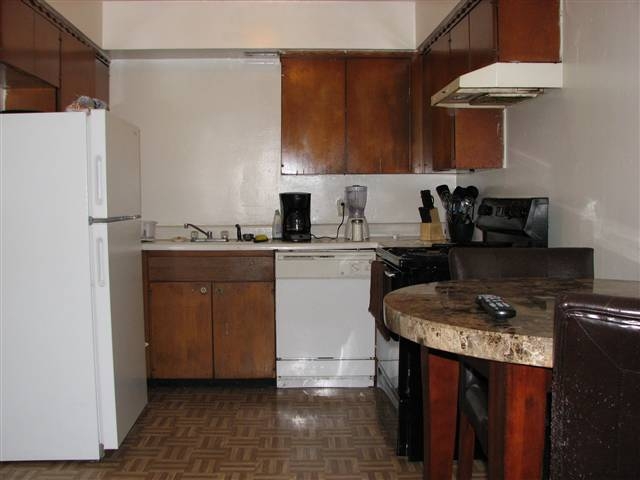 Kitchen - The Gardens Apartments