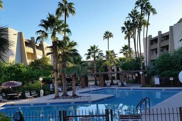 Primary Photo - 7625 E Camelback Rd