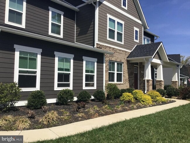 Foto del edificio - 24903 Dahlia Manor Pl