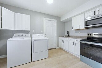 Building Photo - 922 Pape Ave