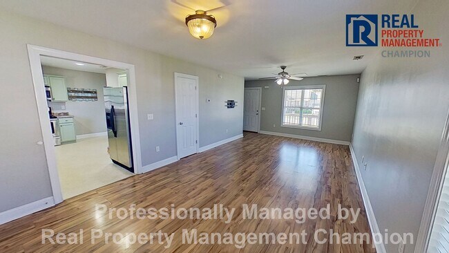 Foto del edificio - 3 BD/2.5 BA Home with Fenced Yard & Attached Garage